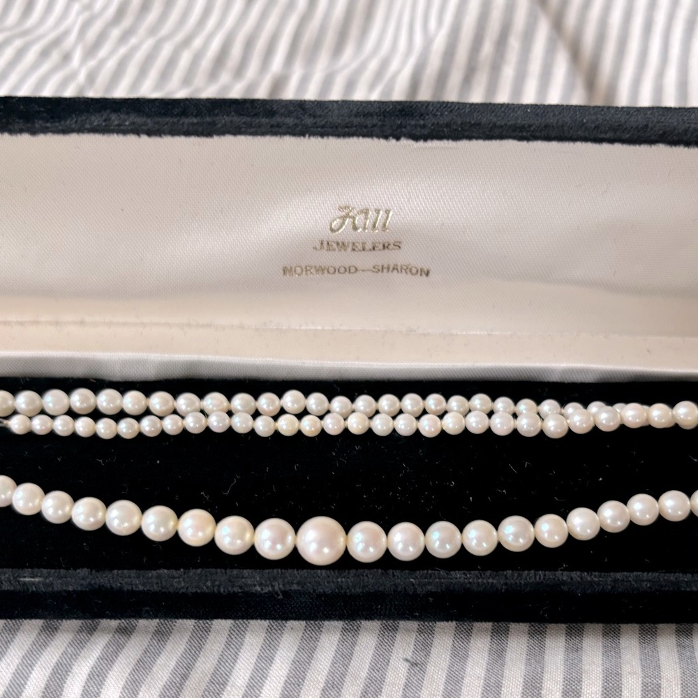 VINTAGE Princess Length Pearl Necklace